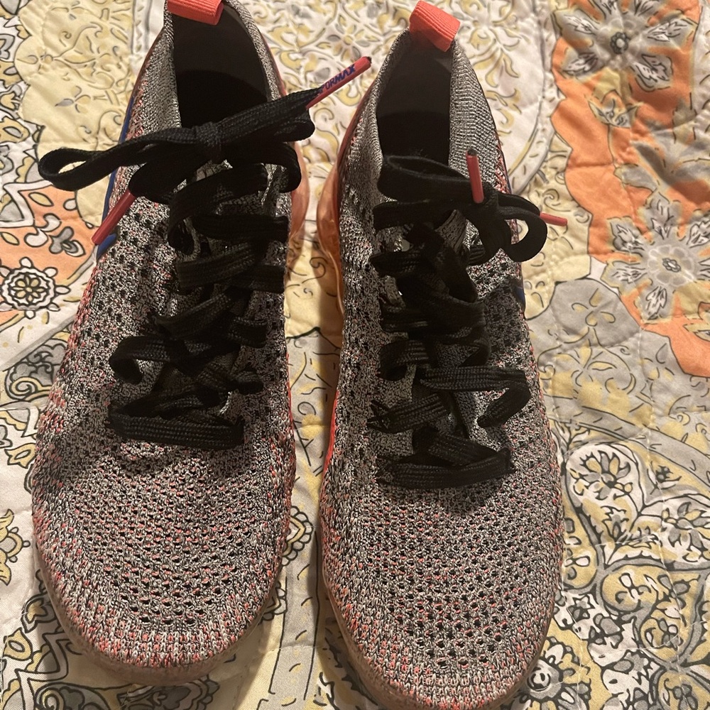 Nike Air Vapormax size 6.5 very nice barely worn